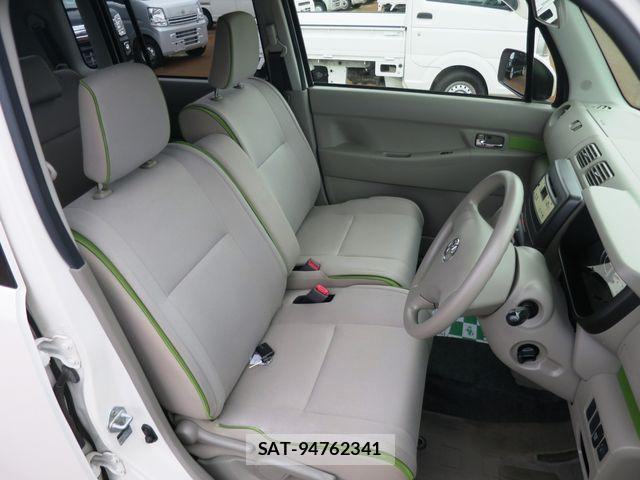 Toyota PIXIS SPACE 2015-08 8881541-11