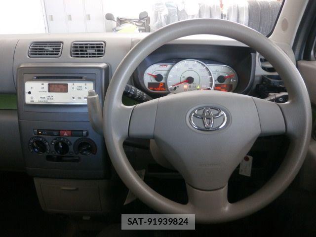 Toyota PIXIS SPACE 2014-03 7223515-7