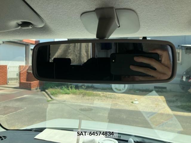Toyota PIXIS SPACE 2011-12 8037585-17
