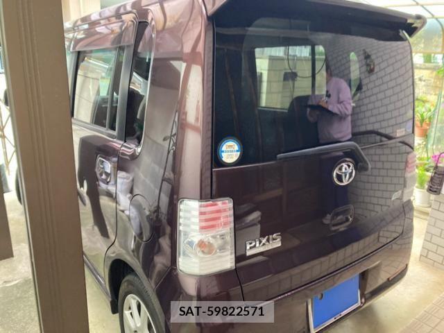 Toyota PIXIS SPACE 2011-12 6911129-2