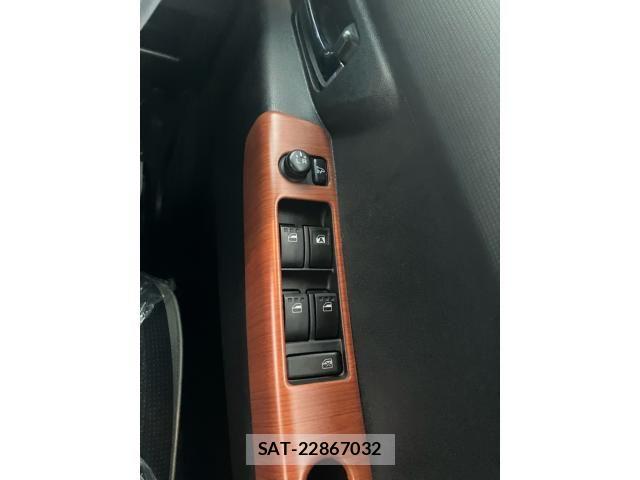 Toyota PIXIS SPACE 2011-12 8037587-15