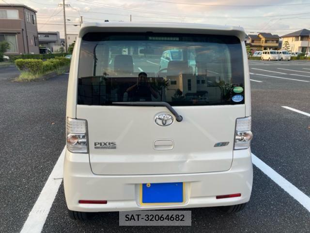 Toyota PIXIS SPACE 2013-12 8660960-1