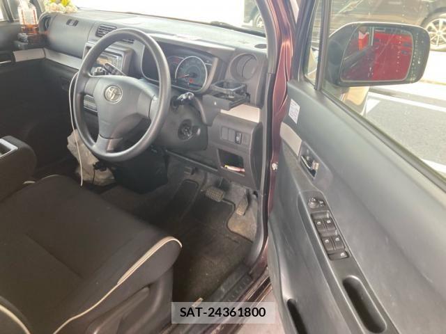 Toyota PIXIS SPACE 2015-08 8368094-11