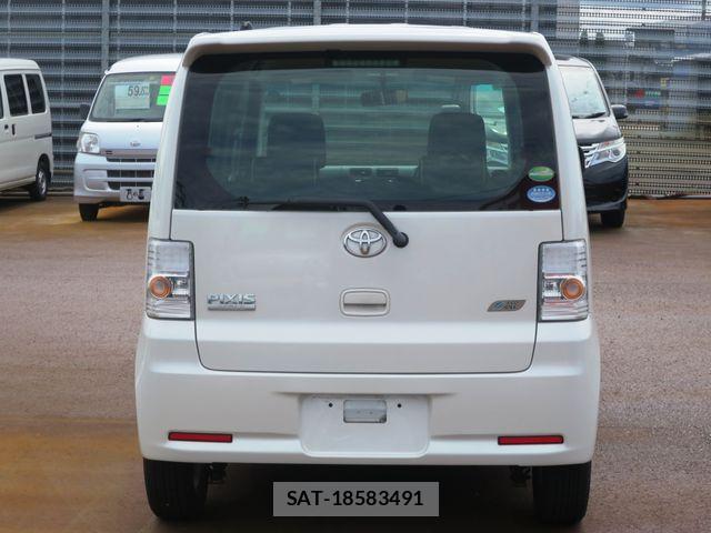 Toyota PIXIS SPACE 2014-02 8881543-3