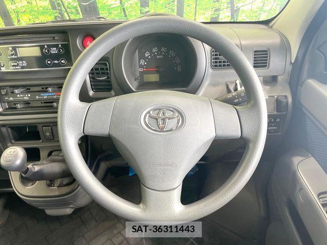 Toyota PIXIS VAN 2017-03 6816542-9