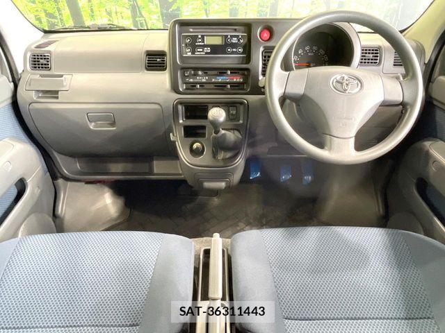 Toyota PIXIS VAN 2017-03 6816542-1