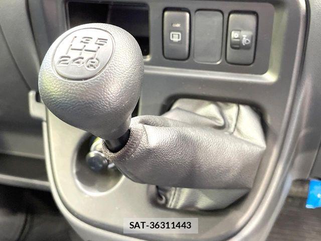 Toyota PIXIS VAN 2017-03 6816542-2