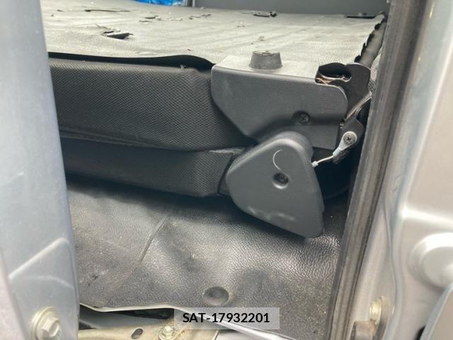 Toyota PIXIS VAN 2018-07 7393533-11