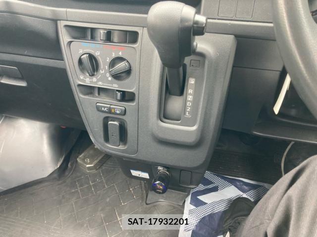 Toyota PIXIS VAN 2018-07 7393533-14