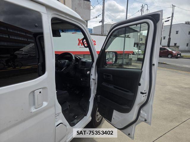 Toyota PIXIS VAN 2022-10 7903222-3