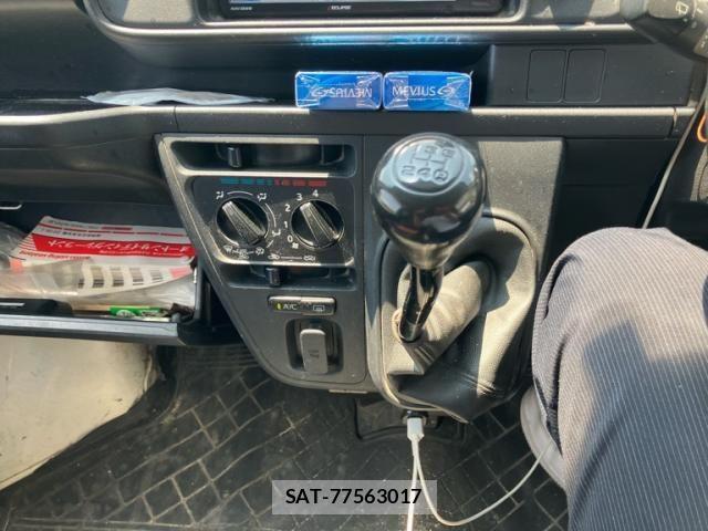 Toyota PIXIS VAN 2018-09 8209528-13
