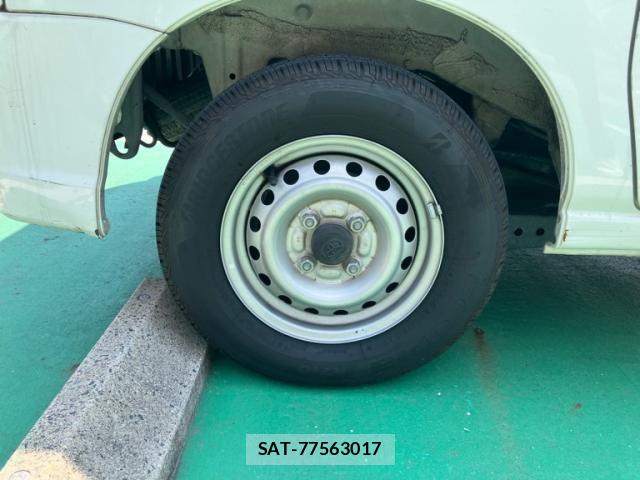 Toyota PIXIS VAN 2018-09 8209528-6