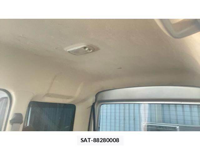 Toyota PIXIS VAN 2013-03 8316375-11