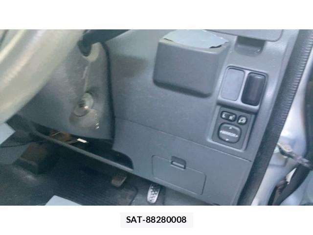 Toyota PIXIS VAN 2013-03 8316375-16