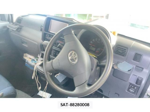 Toyota PIXIS VAN 2013-03 8316375-18
