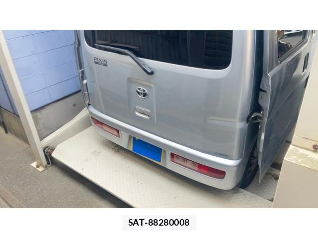 Toyota PIXIS VAN 2013-03 8316375-2