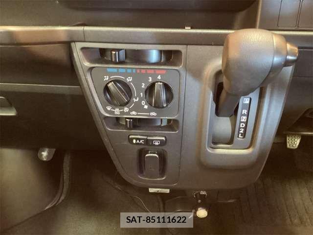 Toyota PIXIS VAN 2020-04 8368095-7