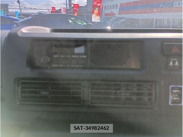 Toyota PIXIS VAN 2022-04 8372045-15