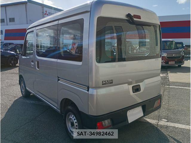Toyota PIXIS VAN 2022-04 8372045-4