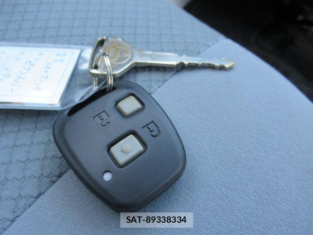 Toyota PIXIS VAN 2017-06 8414358-22