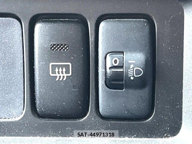 Toyota PIXIS VAN 2013-12 8526570-16