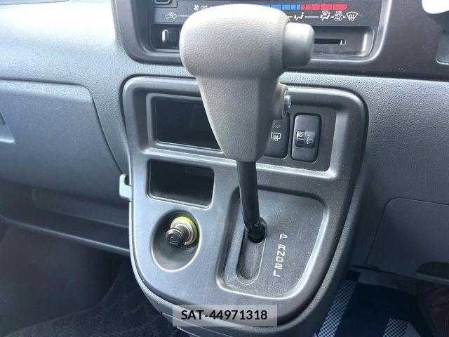 Toyota PIXIS VAN 2013-12 8526570-18