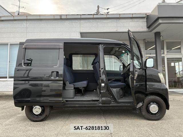 Toyota PIXIS VAN 2013-01 8831069-6