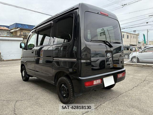 Toyota PIXIS VAN 2013-01 8831069-7