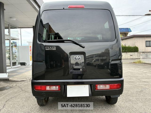 Toyota PIXIS VAN 2013-01 8831069-8