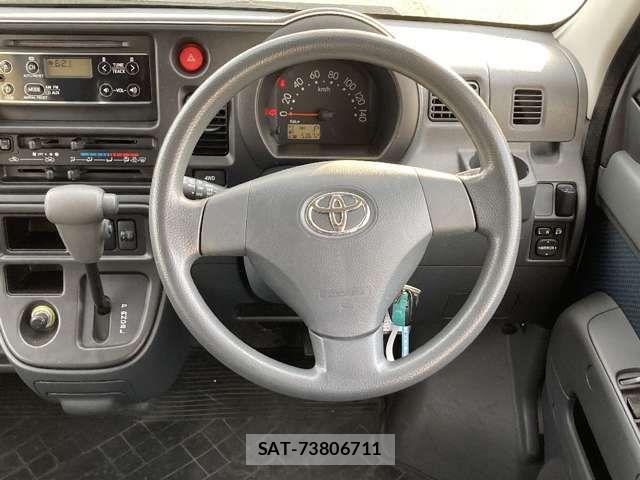 Toyota PIXIS VAN 2016-08 7980582-6