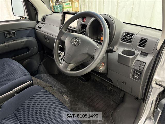 Toyota PIXIS VAN 2015-05 8037588-2