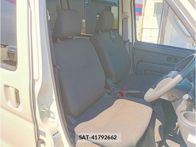 Toyota PIXIS VAN 2020-05 8209529-17