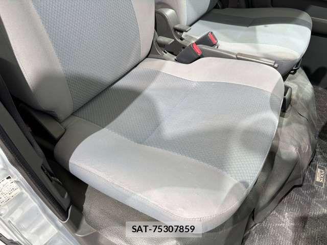 Toyota PIXIS VAN 2012-06 8563169-11