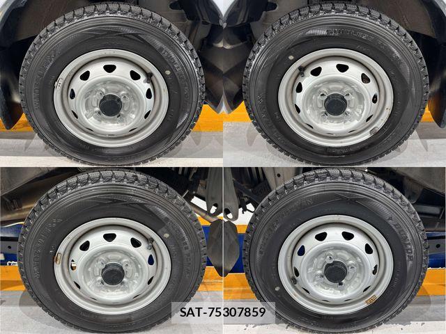 Toyota PIXIS VAN 2012-06 8563169-24