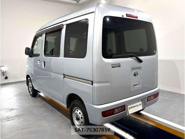 Toyota PIXIS VAN 2012-06 8563169-5
