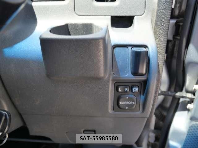 Toyota PIXIS VAN 2017-07 8686279-25