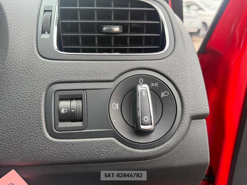 VolksWagen POLO 2014-10 1284785-16
