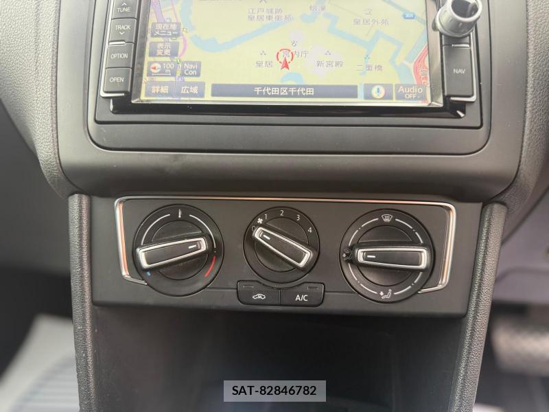 VolksWagen POLO 2014-10 1284785-23