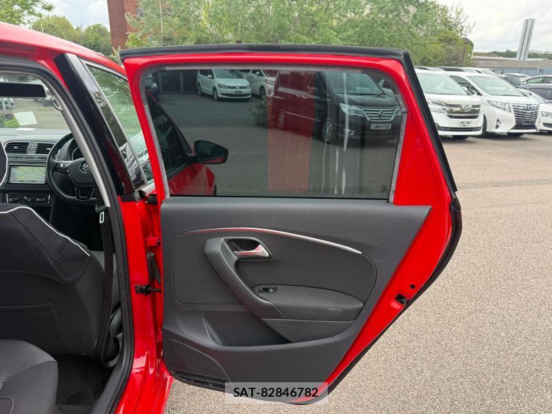 VolksWagen POLO 2014-10 1284785-7