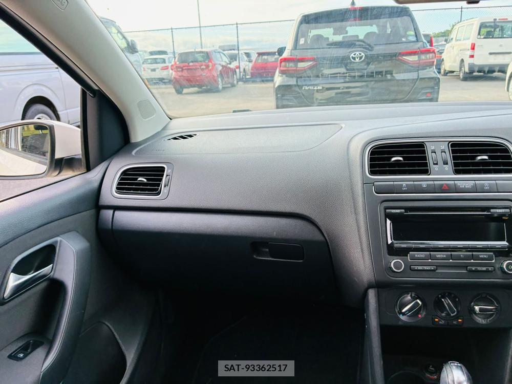 VolksWagen POLO 2012-03 7491199-17