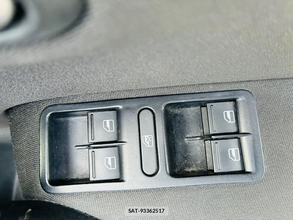 VolksWagen POLO 2012-03 7491199-21