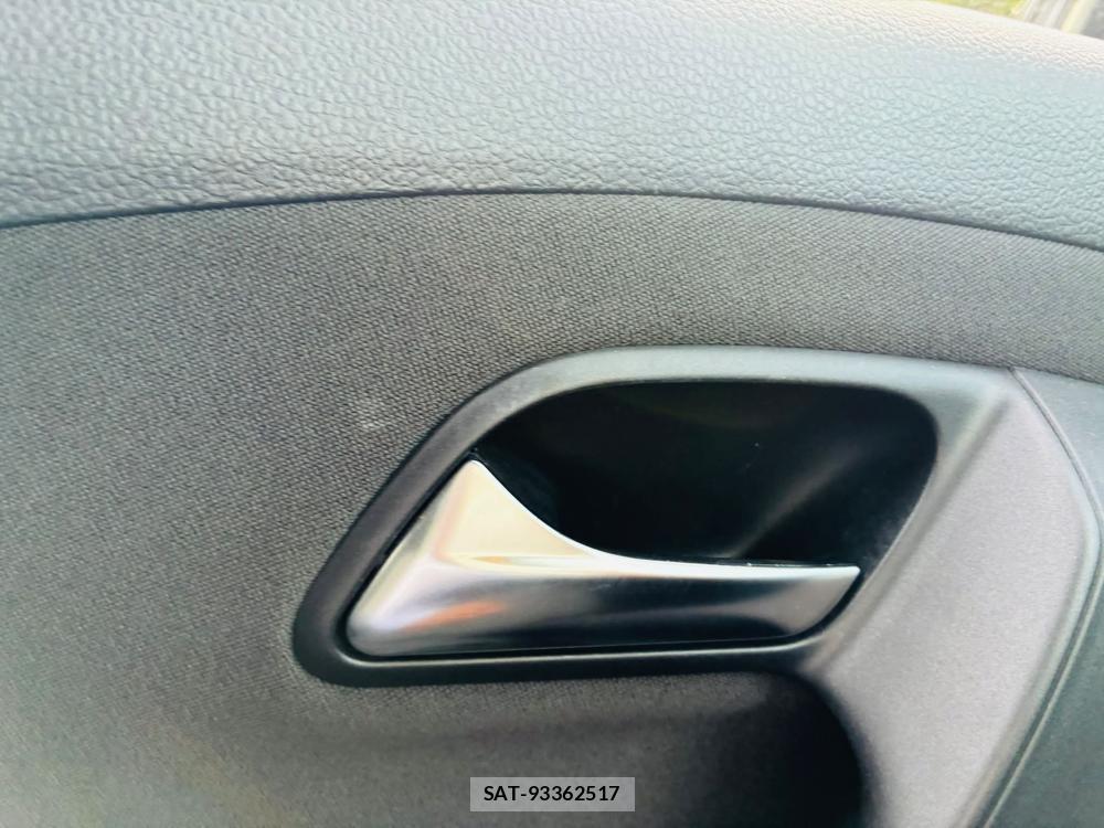 VolksWagen POLO 2012-03 7491199-22