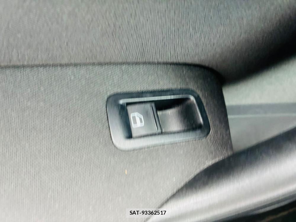 VolksWagen POLO 2012-03 7491199-23