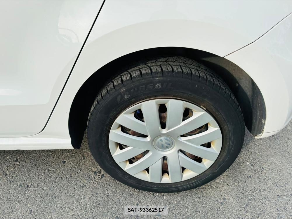 VolksWagen POLO 2012-03 7491199-30