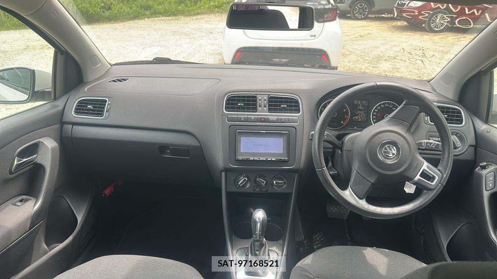 VolksWagen POLO 2013-04 6773411-12