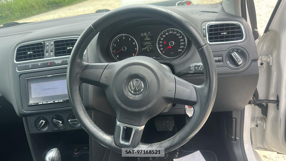VolksWagen POLO 2013-04 6773411-13