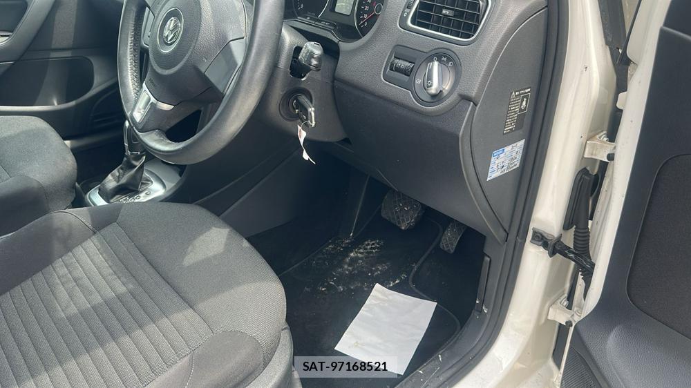 VolksWagen POLO 2013-04 6773411-15