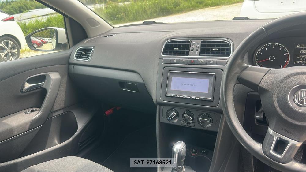 VolksWagen POLO 2013-04 6773411-16