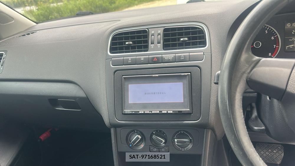 VolksWagen POLO 2013-04 6773411-17