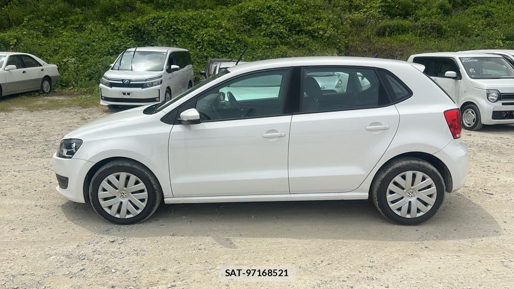 VolksWagen POLO 2013-04 6773411-1